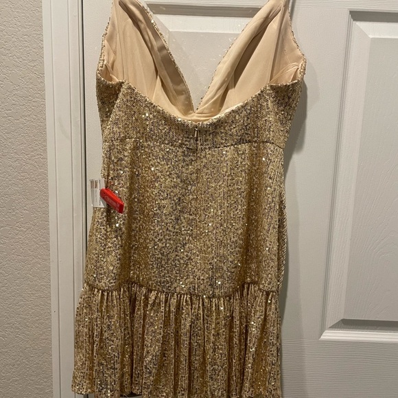 Mac Douggal Gold Sequined Faux Wrap Ruffled Hem Mini  Cocktail dress Sz 8 #10 - Picture 11 of 11